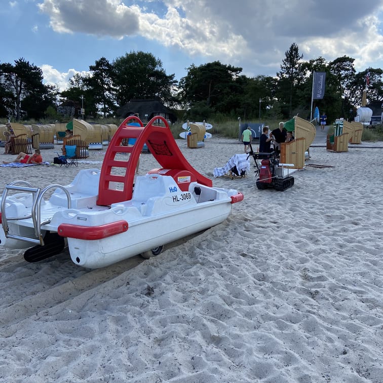 Rikki_Beach_Photo_01_SQ